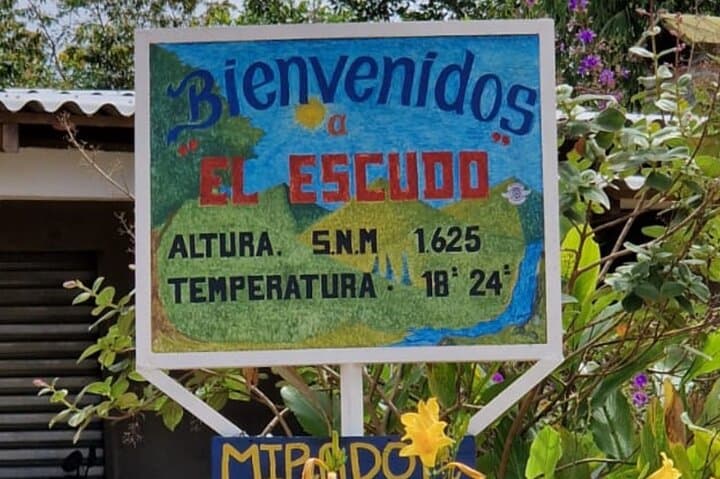 Minca Motorcycle Tour — Pozo Azul Swim, Sierra Views & 1600m Colombian Crest photo 6