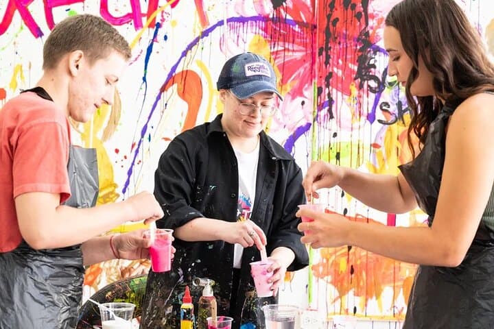 Private Fluid Acrylic Painting Class in Chicago: Hands-On Fluid Art Workshop