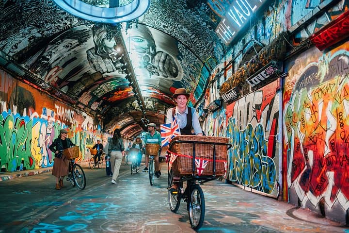 Private London Gin Safari — Bike Gin Tasting, South London Food Markets & Street Art photo 4