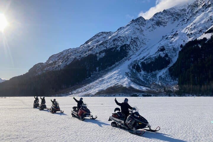 Seward Winter Stay-and-Play: Snowmobile & Snowshoe Kenai Fjords Adventure