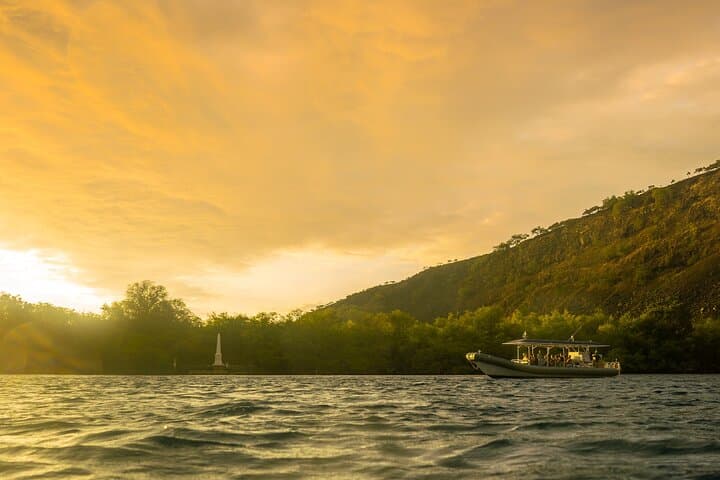 Kona Super-Raft Sunset Cruise: 2.5-Hour Golden Hour Boat Tour photo 1