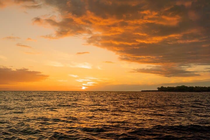 Kona Super-Raft Sunset Cruise: 2.5-Hour Golden Hour Boat Tour photo 4
