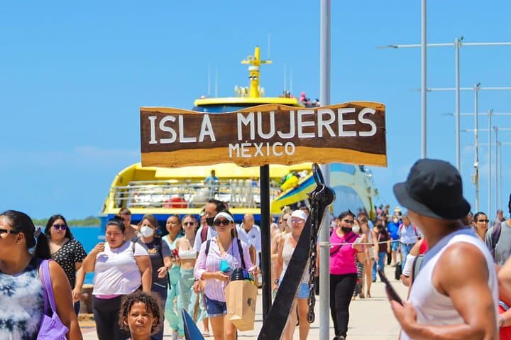 Catamaran Beach Club & Isla Mujeres Day Trip from Cancún photo 3