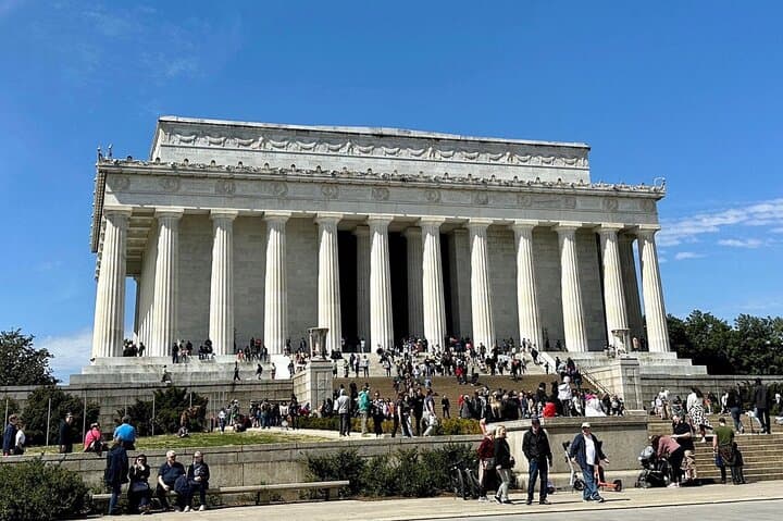 Washington DC Limousine City Tour: Monument Drive & Tidal Basin Highlights photo 2