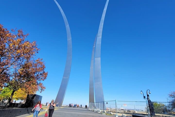 Washington DC Limousine City Tour: Monument Drive & Tidal Basin Highlights photo 3