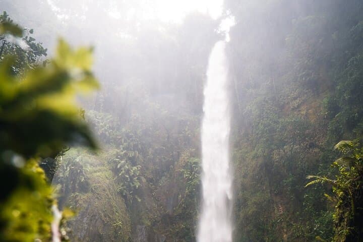 Hiking Napuru Waterfall near Mount Meru — Arusha's Refreshing Cascade photo 3