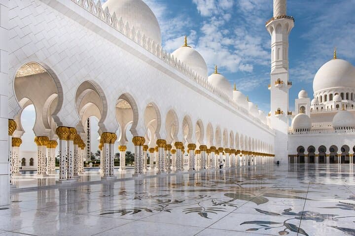 Sheikh Zayed Grand Mosque Day Tour from Dubai with Private Transfers photo 3
