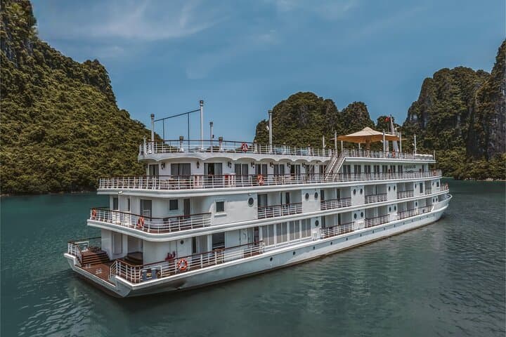 Luxury 2-Day Halong and Lan Ha Bay Cruise from Hanoi photo 2