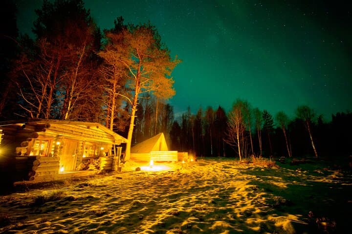 Lakeside Northern Lights at a 100-Year-Old Lapland Cottage photo 5