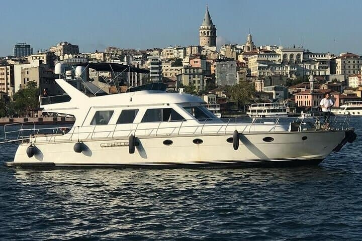 Istanbul Private Yacht Sunset Tour: 2-Hour Bosphorus Sunset Cruise photo 4