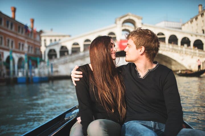 Private Gondola Photoshoot in Venice — St. Mark’s Square to Rialto