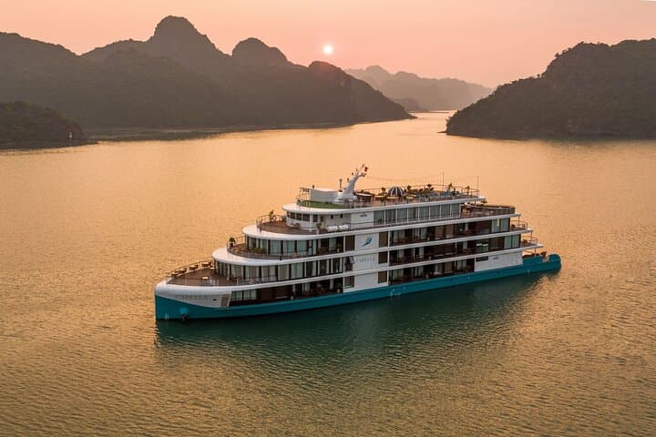 Capella 6-Star Cruise: 3-Day Halong & Lan Ha Bay Luxury Cruise from Hanoi