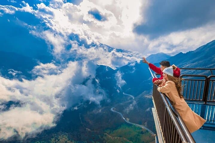 Rong May Glass Bridge Sapa: Skywalk, Cliff Elevator & Adventure Tips photo 3