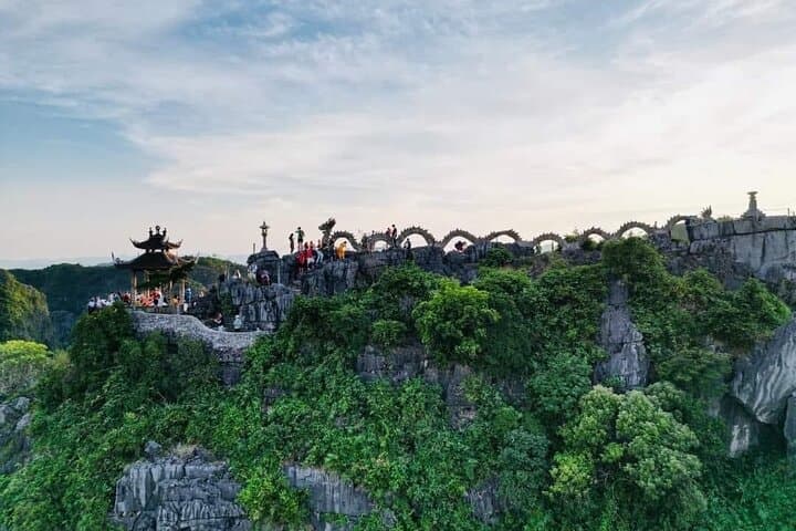 Day Trip to Ninh Binh: Hoa Lu, Trang An Sampan & Mua Cave Viewpoint photo 2