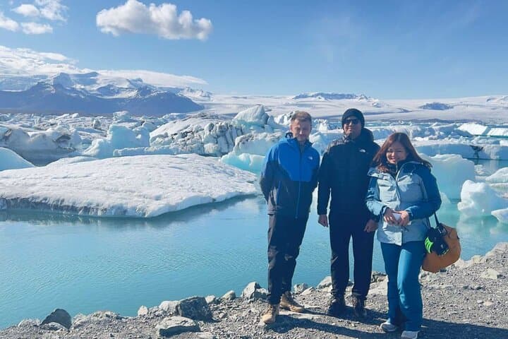 Diamond Beach & Jökulsárlón: Guided Day Tour to Floating Ice and Black Sand photo 5