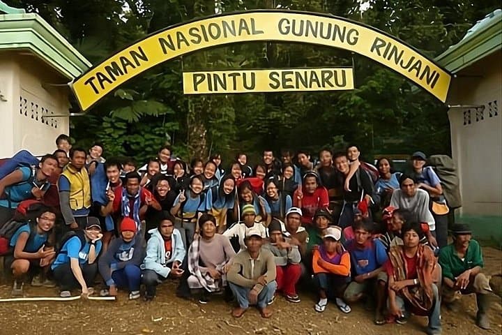 2-Day Guided Hike to Mount Rinjani Senaru Crater Rim (Lombok) photo 1