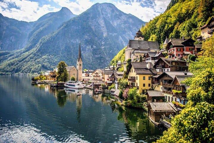 Private Deluxe Hallstatt & Salzburg Lake District Tour from Munich photo 3