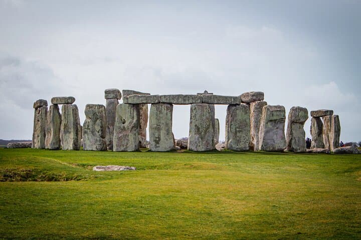 Private Day Trip to Stonehenge, Salisbury Cathedral & Old Sarum from Bath