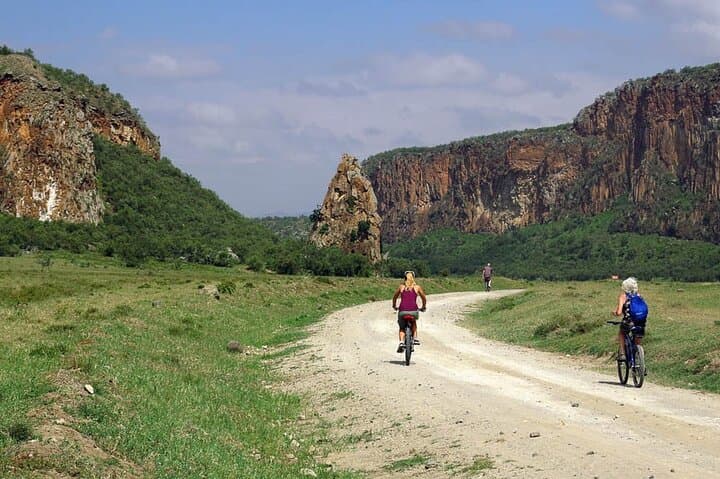 Hell's Gate to Lake Nakuru: Overnight Rift Valley Adventure with Biking, Boat Ride and Game Drive photo 3