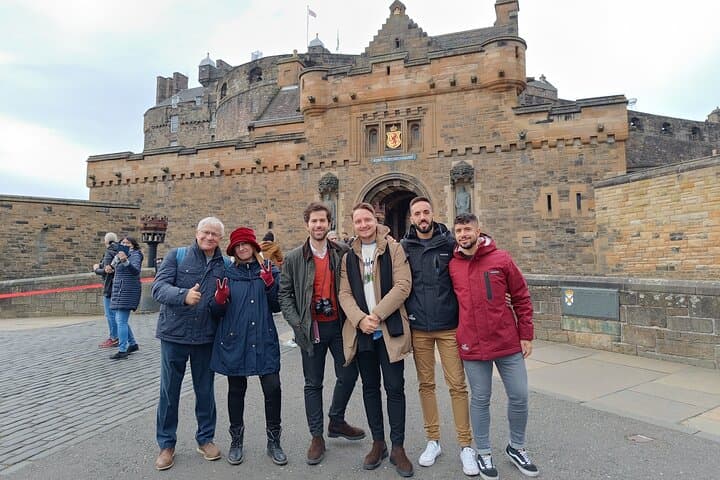 Edinburgh Private Walking Tour in Spanish — Royal Mile Highlights & Hidden Corners photo 4