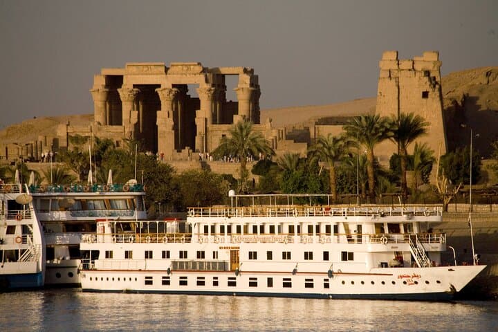 4-Day Romantic Nile Cruise from Luxor to Aswan — Private Luxurious River Journey photo 3