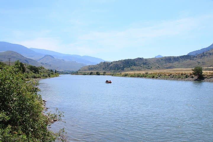 Yellowstone River 6-Mile Scenic Raft Float from Gardiner — Relaxed Wildlife & Paddling photo 2