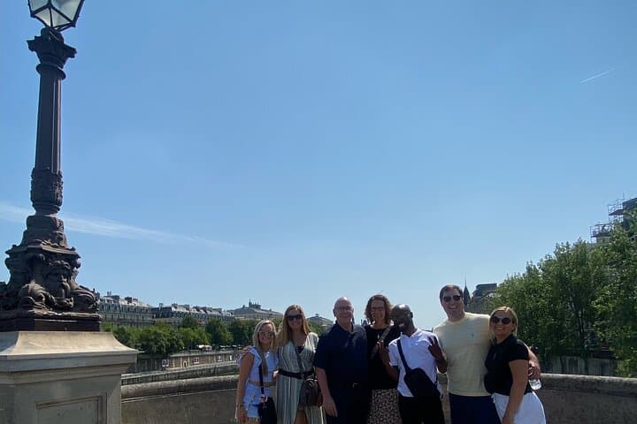 Private Paris Minivan Tour with Champagne: 6-Hour Guided City Highlights photo 2