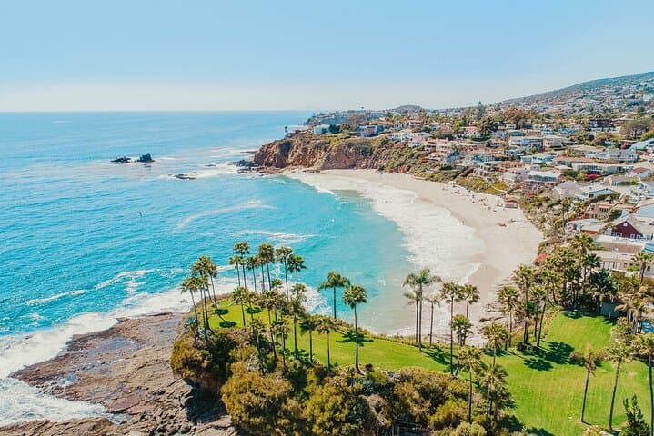 Laguna Beach Paradise Trolley: App-Guided Coastal Sightseeing