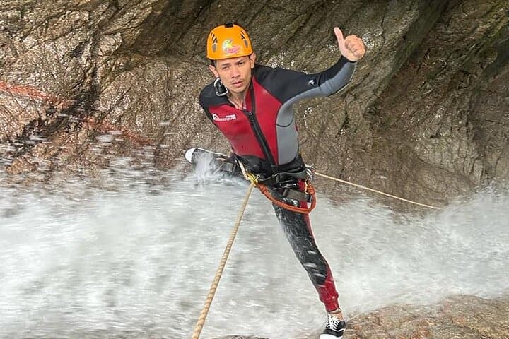 Private Canyoning in Baños — Rappels, River Jumps & Waterfall Gorges photo 4