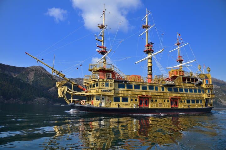 Mt. Fuji & Hakone Private Day Tour from Tokyo: 5th Station, Lake Ashi, Ropeway and Chureito Pagoda photo 2