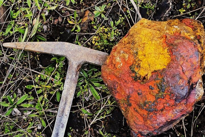 Private Mineral-Collecting Tour in Bulgaria's Abandoned Quarry photo 3