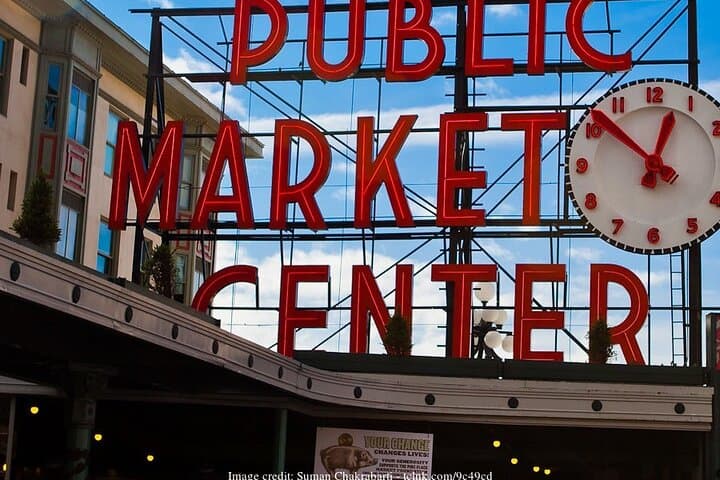 Private Seattle Highlights Walking Tour: Pike Place, Space Needle & Chihuly photo 2