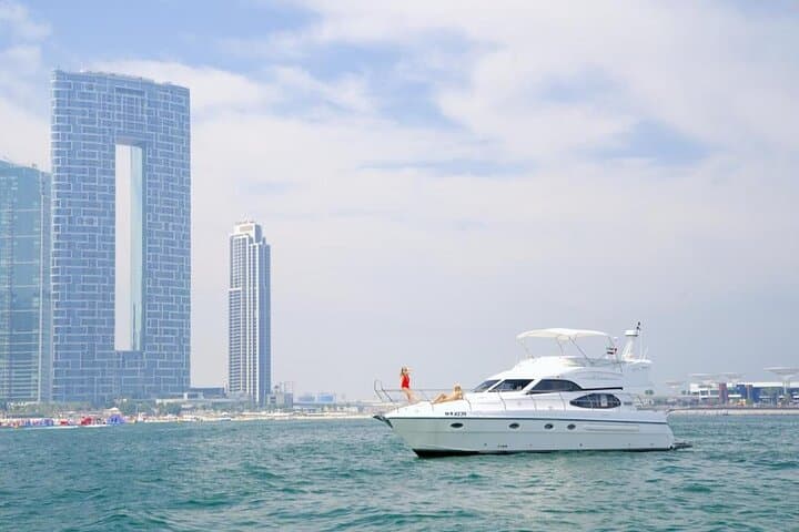 Luxury Yacht Cruise in Dubai Marina: Breakfast & BBQ with Skyline Views
