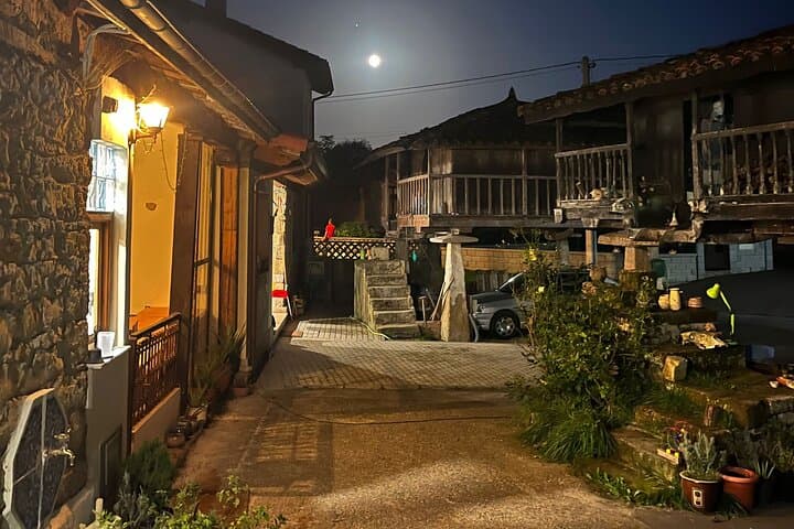 Outdoor Pottery Workshop in Asturias: Clay, Hórreos & Hands-On Ceramics photo 1