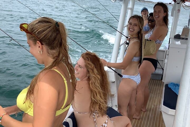 Gold Coast Island Private Cruise: Broadwater Snorkel & Fishing Charter photo 5