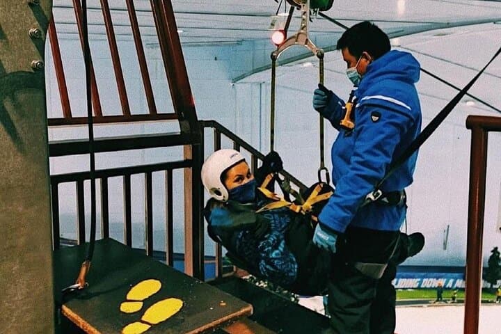 Door-to-Slope Transfers to Ski Dubai — Private Car Service in Dubai photo 3