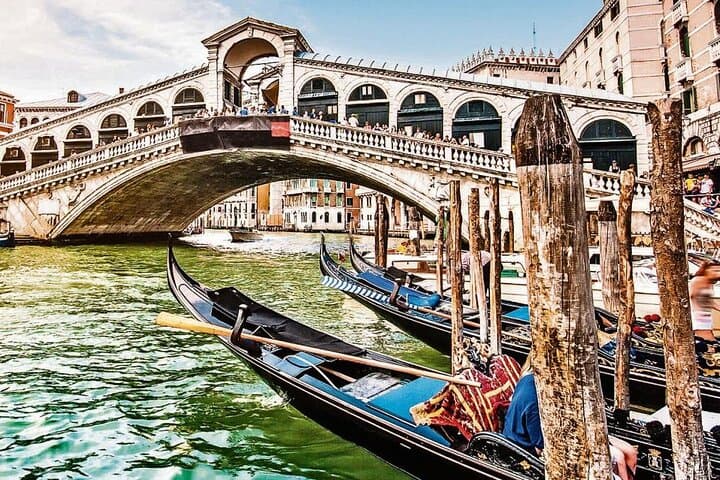 Venice Morning Walk from St. Mark's to Rialto with Gondola Ride photo 3