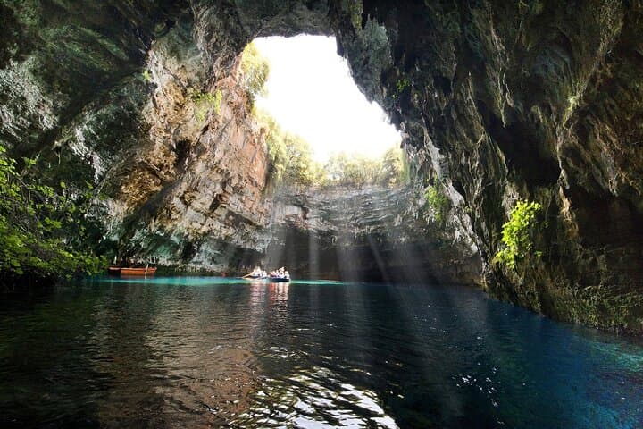 Explore Kefalonia: Robola Wine, Drogarati Cave & Melissani Lake Semi-Private Tour photo 4