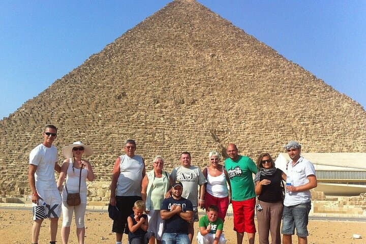 Cairo in a Day: Flight from Sharm El Sheikh to the Pyramids & Egyptian Museum