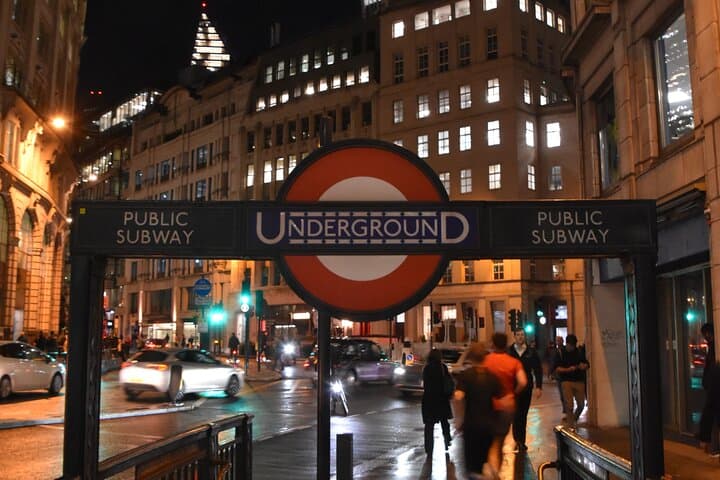 London Ghosts and Gore Night Walking Tour — Private Haunted City Experience photo 4