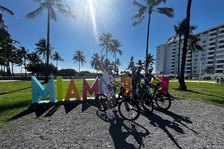Private Miami Beach Bike Tour: South Beach Art Deco & Oceanfront Ride photo 3