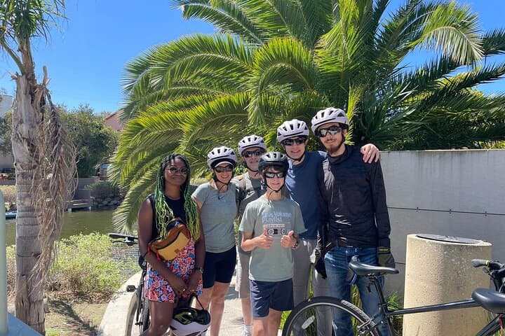 Santa Monica to Venice Beach: Private 3-Hour Coastal Bike Tour photo 2
