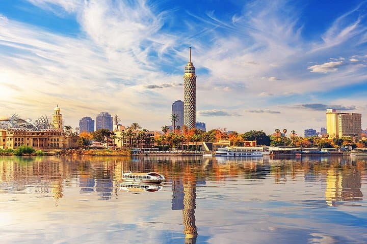Luxury Evening Tour of Cairo: Pyramids by Night, Nile Dinner & Cairo Tower Views