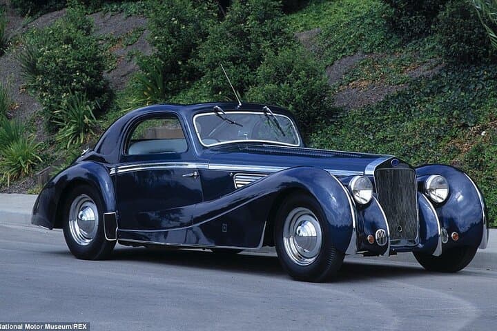 Paris Vintage Car Tour: 2-Hour Private Drive with Hotel Pickup photo 5