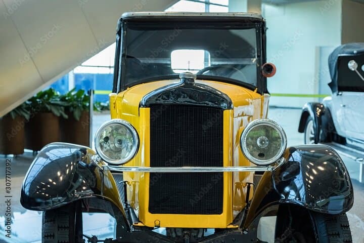 Paris Vintage Car Tour: 2-Hour Private Drive with Hotel Pickup photo 6