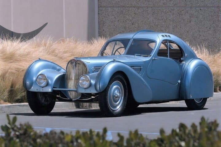 Paris Vintage Car Tour: 2-Hour Private Drive with Hotel Pickup