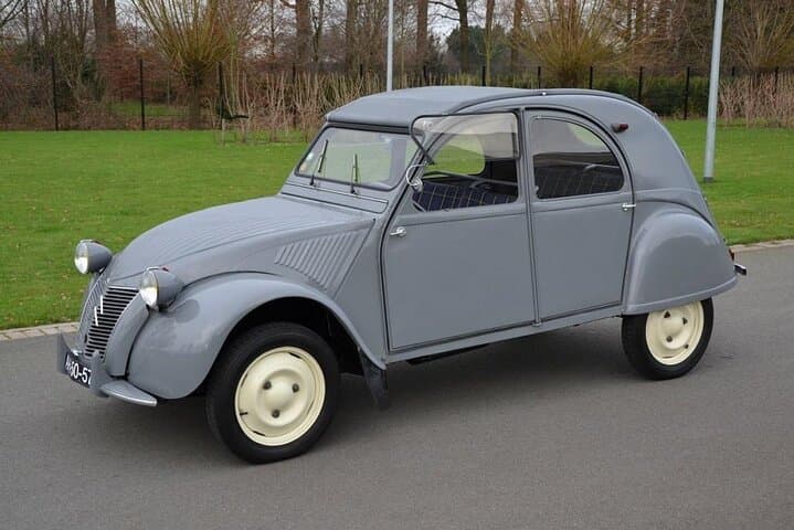 Paris Vintage Car Tour: 2-Hour Private Drive with Hotel Pickup photo 2