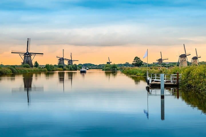 Kinderdijk Windmills: Private Full-Day Photography Tour from Rotterdam Port photo 2