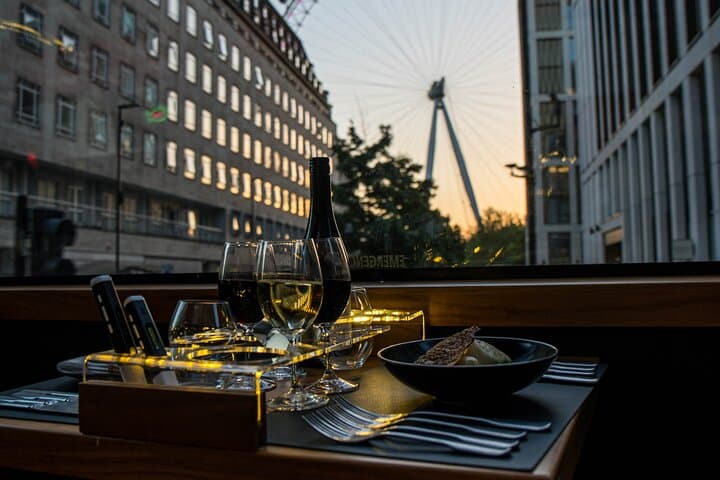London Luxury Dinner Bus: 6-Course Panoramic City Tour photo 2