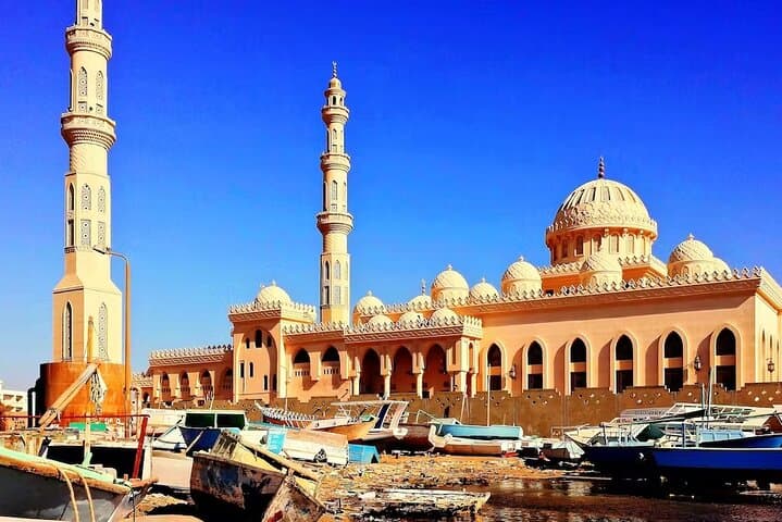 Hurghada Night Tour: Grand Aquarium Visit and Seaside Dinner photo 5